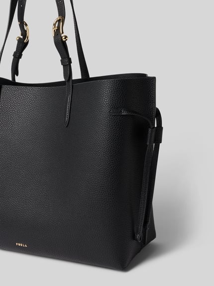 Produktfoto, Handtasche aus echt leer mit logodetail Model 'Ava' von FURLA, zwart, grofkorrelig oppervlak, hoofdvak, smalle schouderband, Breedte maat 1: 51 cm, Lengte maat 1: 30 cm, Diepte maat 1: 40 cm, bandlengte 58 cm