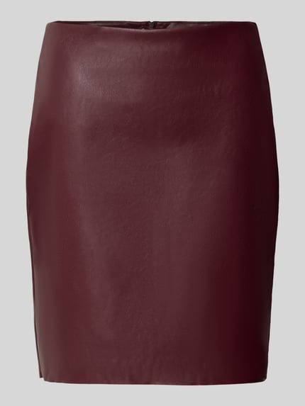 Produktfoto, bordeauxrote Minirok in leerlook Modell 'DAGMAR' van VILA, nauwsluitend, knoopsluiting, naadritssluiting, dames, maat 36, totale lengte 49 cm