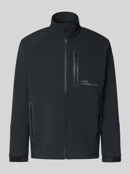 Produktfoto, czarna kurtka softshell z nadrukiem z logo HALO, zamkiem błyskawicznym, kieszenie zapinane na zamek błyskawiczny, model 'ELITE', krój regular fit, stójka, długość tyłu w rozmiarze M: 71 cm, szerokość ramion w rozmiarze M: 55 cm, szerokość klatki piersiowej w rozmiarze M: 60 cm, długość rękawów w rozmiarze M: 63 cm