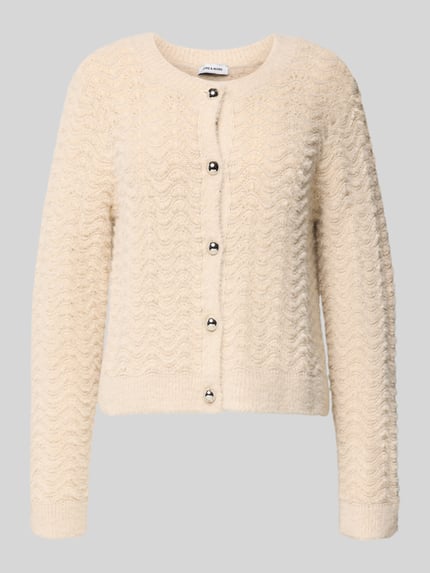 Produktfoto, Strickjacke mit Rundhalsausschnitt und Knopfleiste von More & More in Beige, Strukturmuster, Regular Fit, weiche Textur