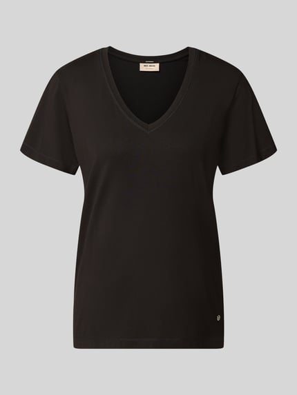 Produktfoto, Regular Fit T-Shirt mit V-Ausschnitt Modell 'Dala' von MOS MOSH aus Modal-Mix in Schwarz, Label-Emblem sichtbar, Damen T-Shirt