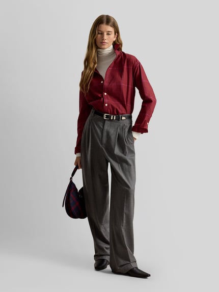 Modelka nosi sukienka koszulowa w kratę multicolour, krój regular fit, bawełna, logo-stitching Polo Ralph Lauren, widok całej sylwetki z przodu.