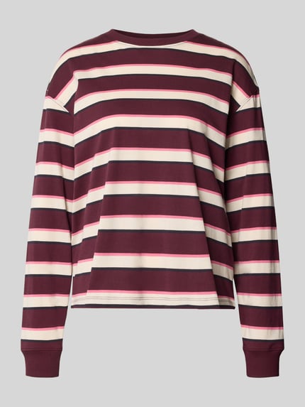 Produktfoto, Regular Fit T-Shirt aus reiner Baumwolle von Jake*s Casual mit breiten Querstreifen in Bordeaux, Rosa und Weiß auf grauem Hintergrund.