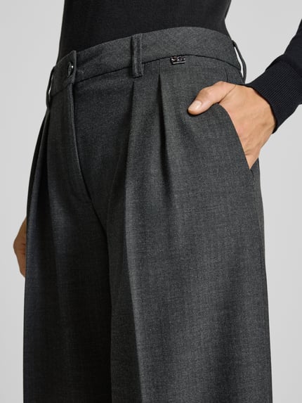 Marc Cain Wide Fit Hose mit gelegten Falten Anthrazit Melange 3