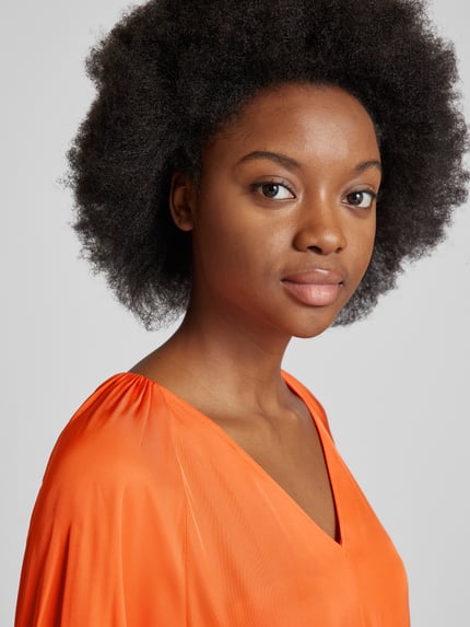 Marc O'Polo Knielanges Kleid aus Viskose mit V-Ausschnitt Orange 3