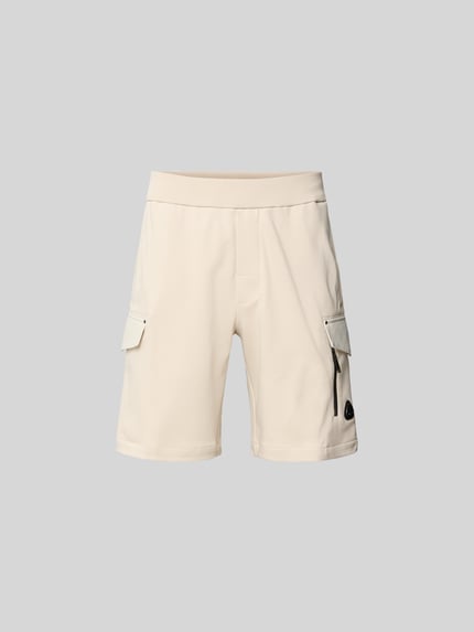 Productfoto, Shorts met elastische band van Moose Knuckles in beige, puur katoen, straight fit, cargozakken, logodetail, binnenbeenlengte maat M 24 cm, bandwijdte maat M 42 cm.