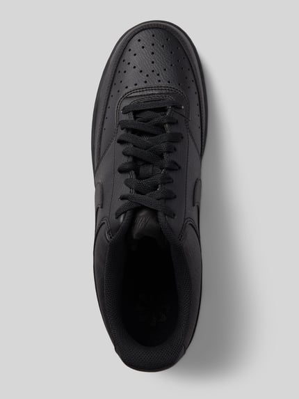 Produktfoto, Sneaker mit Logo Modell 'Court Vision Low' von Nike in Schwarz mit abgerundete-Spitze, Schnürung, Textur aus Leder, Herren Sneaker, Absatzhöhe: 2 cm, Schafthöhe: 8 cm, Schaftweite: 10 cm, Größe 10,5