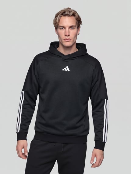 Männermodel trägt Hoodie mit großem Rückenschriftzug van adidas Sportswear in look: effen met structuur, regular fit, lange lengte, logoprint, logo-opschrift, contraststrepen, capuchon, kangoeroezak, raglanmouwen, inzetten, geribde mouwboord en rompzoom, mesh en rib materiaalverwerking, ganzkörperansicht van voren.