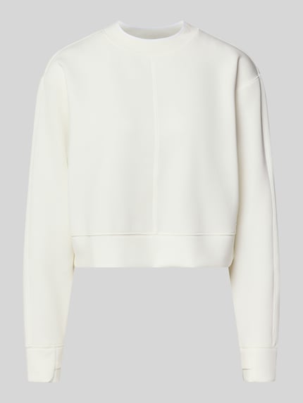 Produktfoto, Cropped Sweatshirt Modell 'tasmin' von VARLEY in Elfenbein, lockere Passform, glatte Struktur, Modal-Mix mit Stretch-Anteil, Daumenschlaufen.