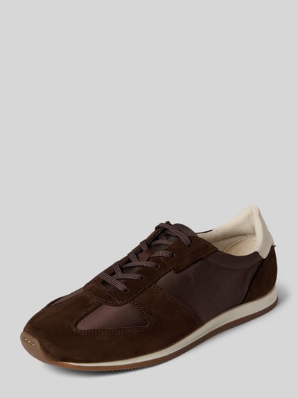 Produktfoto, Low Top Sneaker aus Rindsleder-Textil-Mix Modell 'YASMIN' von Vagabond, braunes Veloursleder, runde Schuhspitze, strukturierte Sohle