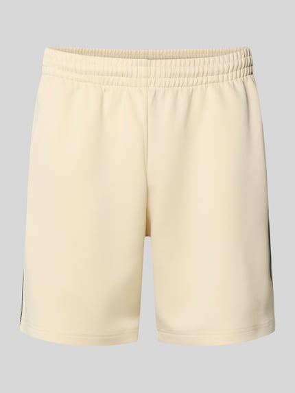 Produktfoto, Regular Fit Sweatshorts mit elastischem Bund Modell 'RIBER' von Only & Sons, Optik: Unifarben, Applikation: Kontraststreifen, Passform: Regular-Fit, Bundabschluss: elastisch mit Tunnelzug, Eingrifftaschen, glatte Textur, helle Farbe.