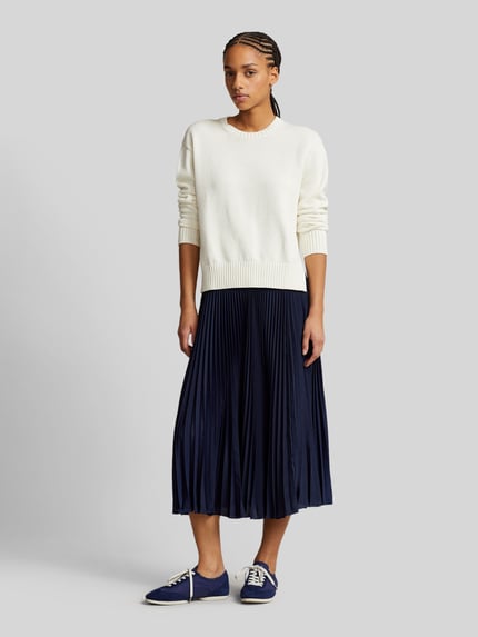 Kobiece modelka nosi 'Regular Fit Strickpullover aus reiner Baumwolle' od Polo Ralph Lauren, kremowy, bawełna, krój regular fit, przód w pełnej długości