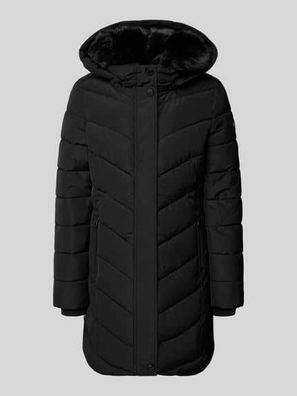 Produktfoto, schwarze Jacke mit abnehmbarer Kapuze von NAUTGÅRD, seitliche Reißverschlusstaschen, Label-Patch, glatte Textur