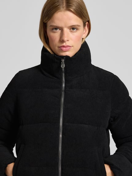 ONLY Boxy Fit Steppjacke aus Cord Modell 'NEWDOLLY' Metallic Black 3
