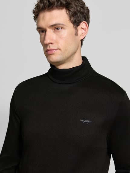 Mannelijk model draagt Longsleeve met Rollkragen van HECHTER PARIS, puur katoen, recht model, labeldetail, ruglengte maat M 72 cm, Nahaufnahme Oberkörper