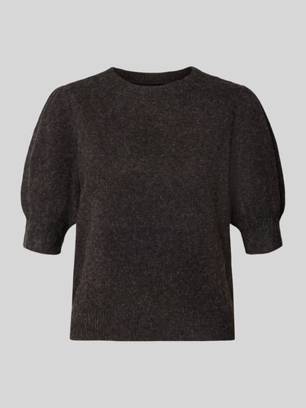 Produktfoto, Regular Fit Pullover mit Rundhals Ausschnitt von VERO MODA in dunklem Grau, feine Strickstruktur, kurze Ärmel, schlichter Look.