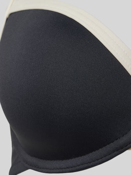 Produktfoto, Bikini-Oberteil mit verstellbaren Trägern Modell 'Blanca Beach' von JOOP! Collection, dunkelblau mit cremefarbenem Rand, glatte strukturierte Oberfläche, körpernahe Passform, Material-Mix mit Stretch-Anteil.