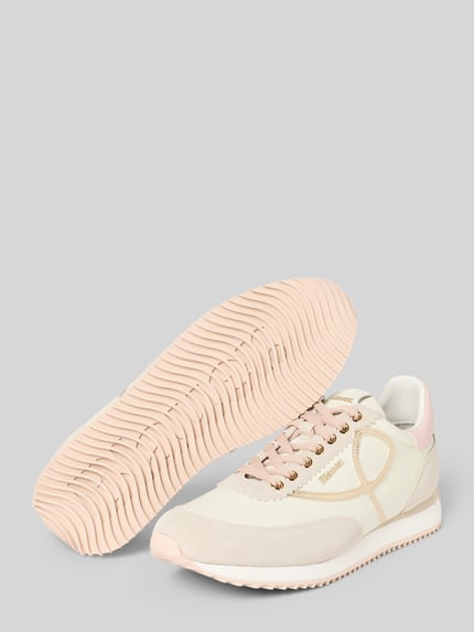 Produktfoto, sneakersy z mieszanki skóry model 'Lorain' od Blauer USA, detal z logo, wyprofilowana podeszwa, wysokość obcasa 3 cm, wysokość cholewki 9 cm, szerokość w rozmiarze 40: 8 cm, jasne kolory, zaokrąglony kształt, gładka i matowa tekstura
