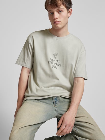 Mister Tee Oversize’owy T-shirt z nadrukiem z przesłaniem Jasnoszary 3