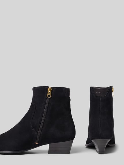 Produktfoto, schwarze Stiefeletten aus echtem Rindsleder Modell 'Bassotte' von GANT, samtige Textur, goldener Reißverschluss, Damen Stiefeletten von GANT