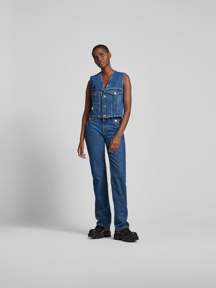 Filippa K Jeansy o kroju straight fit z ozdobnymi guzikami Jeansowy niebieski 1
