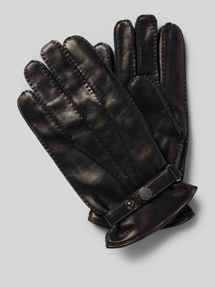 Productfoto, zwarte Heren handschoenen van echt leer Model 'Jake' van Hestra met drukknoopsluiting en labeldetail, gladde textuur