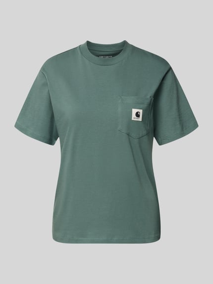 Produktfoto, T-shirt mit Brusttasche und Label-Detail von Carhartt Work In Progress, zielony, bawełna, krój regular fit, okrągły dekolt, damski t-shirt, detal z logo, długość tyłu 59 cm w rozmiarze S