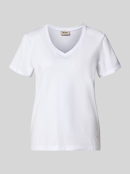 Produktfoto, weißes Regular Fit T-Shirt mit V-Ausschnitt Modell 'Dala' von MOS MOSH, Kurzarm, Label-Emblem, Modal-Mix, Rückenlänge 58 cm