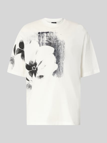 Produktfoto, Comfort Fit T-Shirt mit Motiv-Print von Armani Exchange, weiß mit schwarzem Motiv-Print und Allover-Look, Rundhalsausschnitt, Rückenlänge bei Größe M 76 cm.