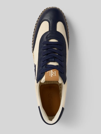 Produktfoto, Sneaker aus Leder-Textil-Mix Modell 'LUIZE' von Lauren Ralph Lauren, afgeronde punt, vetersluiting, logo, hakhoogte 3 cm, schachthoogte 8 cm, schachtbreedte 7 cm, mix van leer en textiel, dames sneakers