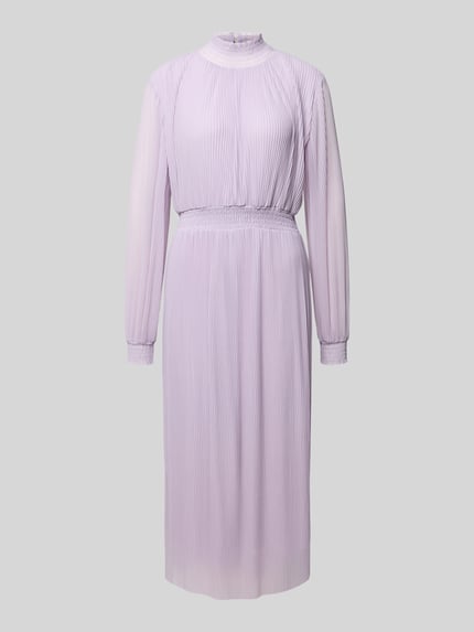 Produktfoto, Regular Fit Midikleid in Plissee-Optik Modell 'Kate' von Guido Maria Kretschmer WOMAN, Stehkragen, langärmelig, blickdichter Unterrock, helllila Farbe, feine Faltenstruktur, Rückenlänge 37 cm, Brustweite 34 cm, Ärmellänge 66 cm bei Größe 36.