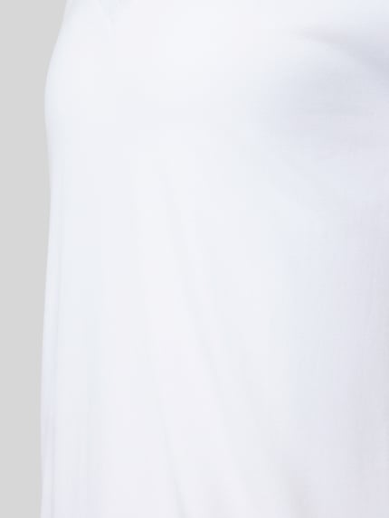 Produktfoto, T-Shirt mit V-Ausschnitt Modell 'Daily Comfort' von FALKE in Weiß, glatte Baumwoll-Stretch-Textur, Straight Fit, Herrenmode