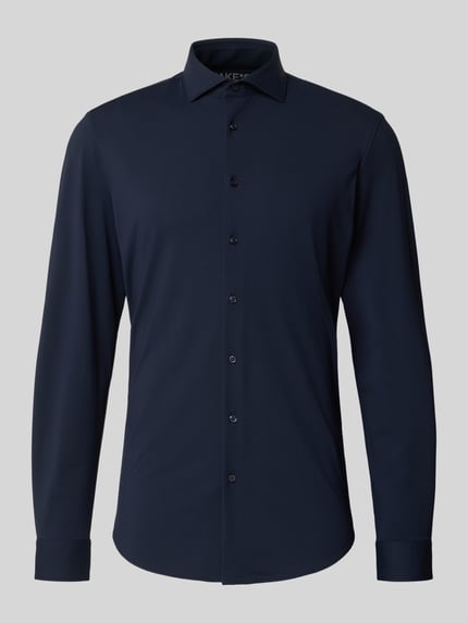 Produktfoto, Slim Fit Business-Hemd mit Haifischkragen von Jake*s in Dunkelblau, Strukturmuster, Material-Mix mit Stretch-Anteil.