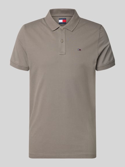 Produktfoto, Regular Fit Poloshirt Modell 'TJM SLIM PLACKET POLO EXT' von Tommy Jeans in Optik: Unifarben mit Logo-Stitching, Polokragen, 2-Knopf-Verschluss, Material: Reine Baumwolle.