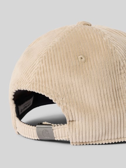 Produktfoto, Basecap mit Logo-Stitching Modell 'Harlem' von Carhartt Work In Progress aus beigefarbenem Cord, verstellbarer Riegel, klare Textur.