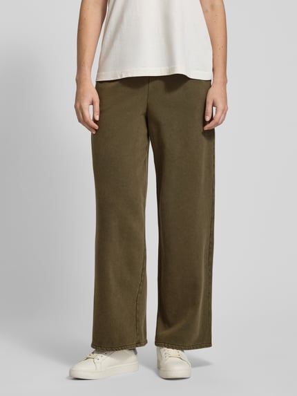 Vrouwenmodel draagt Sweatpants met elastische band van GAP, los model, katoenmix, Franse zakken, close-up vooraanzicht.