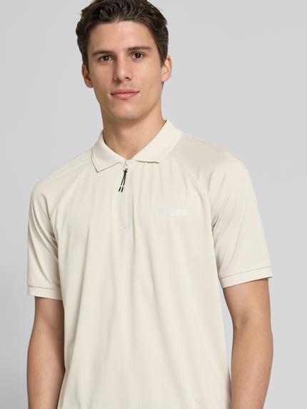 GUESS Activewear Koszulka polo o kroju regular fit z zamkiem błyskawicznym model ‘JAISS’ Beżowy 3