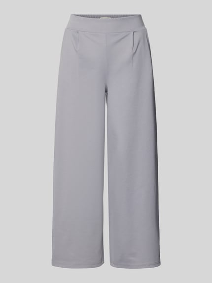 Produktfoto, Wide Fit Stoffhose mit Viskose-Anteil Modell 'Kate' von ICHI in hellem Grau, elastischer Bund, Bundfalten, Gesäßtasche, glatte Textur