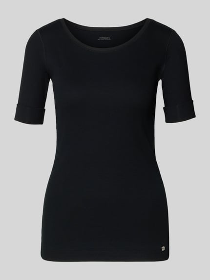 Produktfoto, T-Shirt mit Ärmelaufschlag und Rundhalsausschnitt von Marc Cain, damski t-shirt, mieszanka bawełny z dodatkiem streczu, dopasowany krój, drobne prążkowanie, okrągły dekolt, rękawy z zakładką, długość tyłu 62 cm w rozmiarze 36, kolor czarny, gładka tekstura