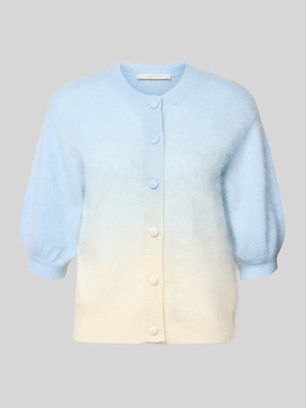 Produktfoto, Strickjacke aus Kaschmir-Baumwoll-Mix mit 1/2-Arm von HERZENS, sanftes Hellblau zu Cremeverlauf, Regular-Fit, Rundhalsausschnitt, Knopfleiste, Puffärmel, Rückenlänge 56 cm, Ärmellänge 26 cm, weiche Textur