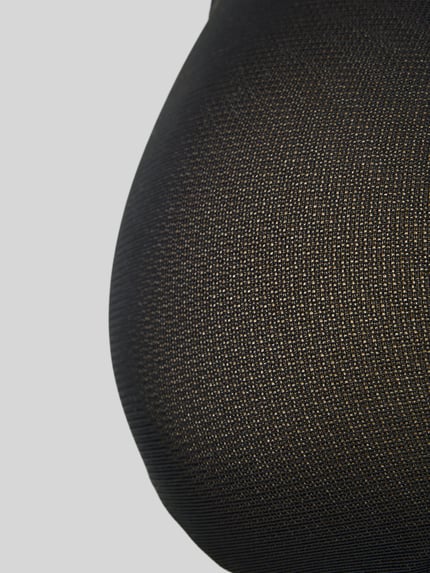 Productfoto, bh in semitransparentem design model 'Smooth' van Hanro, elastische materiaalmix, semi-transparant materiaal, detailopname