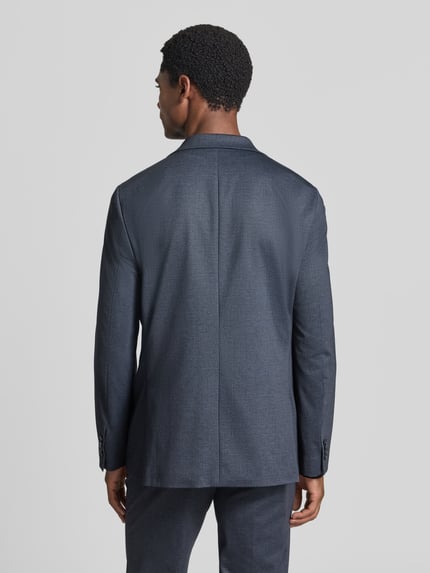 Männermodel trägt Slim Fit Sakko mit Viskose-Anteil von HECHTER PARIS, dunkelgrau, feine Struktur, Rückenansicht, Ganzkörperansicht Rückansicht.