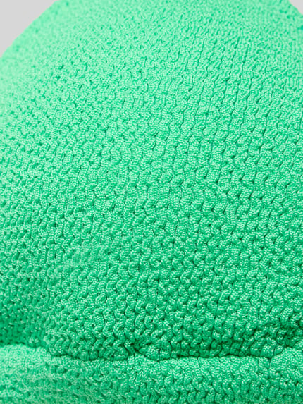 Produktfoto, Struktur und Textur des Bikini-Oberteil mit Label-Detail Modell 'BRARO' von Banana Moon, Material-Mix mit Stretch-Anteil