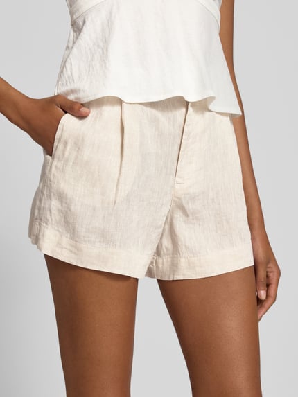 Gina Tricot Regular Fit Leinenshorts mit Bundfalten Camel 3
