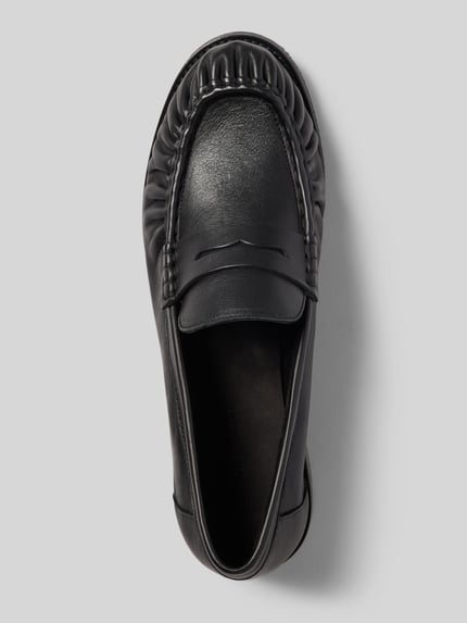 Produktfoto, Loafers aus Leder Modell 'CHARLIE' von Garment Project in Schwarz, runde Form, sichtbare Textur, Absatz 2 cm, Schaft 7 cm, Schaftweite 13 cm