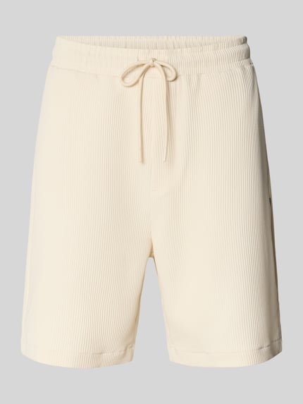 Produktfoto, Shorts in Plissee-Optik mit elastischem Bund von REVIEW in Beige, Material-Mix mit Stretch, Regular Fit, strukturierte Oberfläche