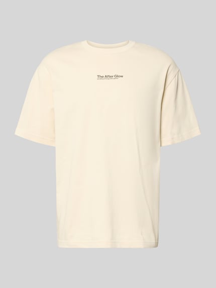 Produktfoto, męski t-shirt z bawełny o kroju relaxed fit, model 'Sauni' z nadrukiem, okrągły dekolt, długość tyłu w rozmiarze M: 72 cm, T-Shirt mit Rundhalsausschnitt Modell 'Sauni' od Samsøe Samsøe