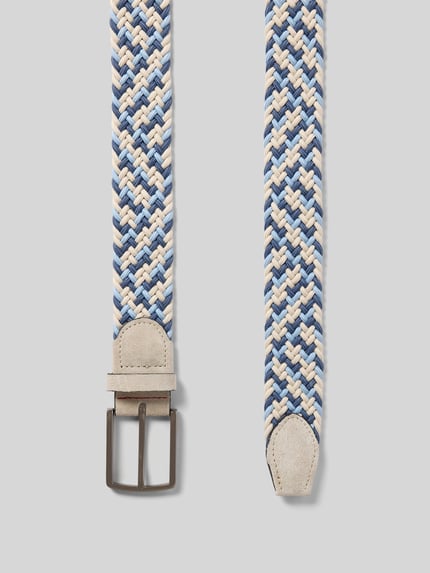 Produktfoto, Gürtel in Flecht-Optik mit Dornschließe von Pierre Cardin, beschichtetes Leder, blau-beige, Breite 3 cm, strukturierte Oberfläche.