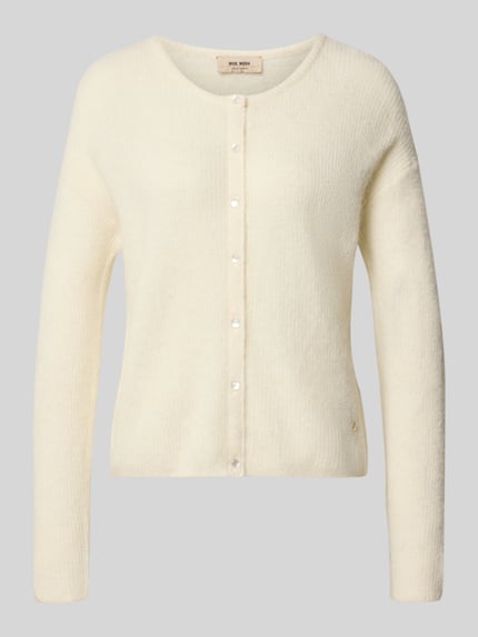Produktfoto, Regular Fit Strickjacke aus Woll-Alpaka-Mix Modell 'Almine' von MOS MOSH in Creme mit durchgängiger Knopfleiste und Label-Emblem, Langarm, weiche Textur, Rückenlänge 51 cm, Ärmellänge 63 cm.