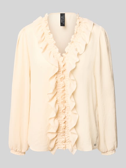 Produktfoto, Bluse mit Rüschen und V-Ausschnitt von Marc Cain in Creme, gerade geschnitten, Rüschen, elastische Ärmel, glatte Struktur